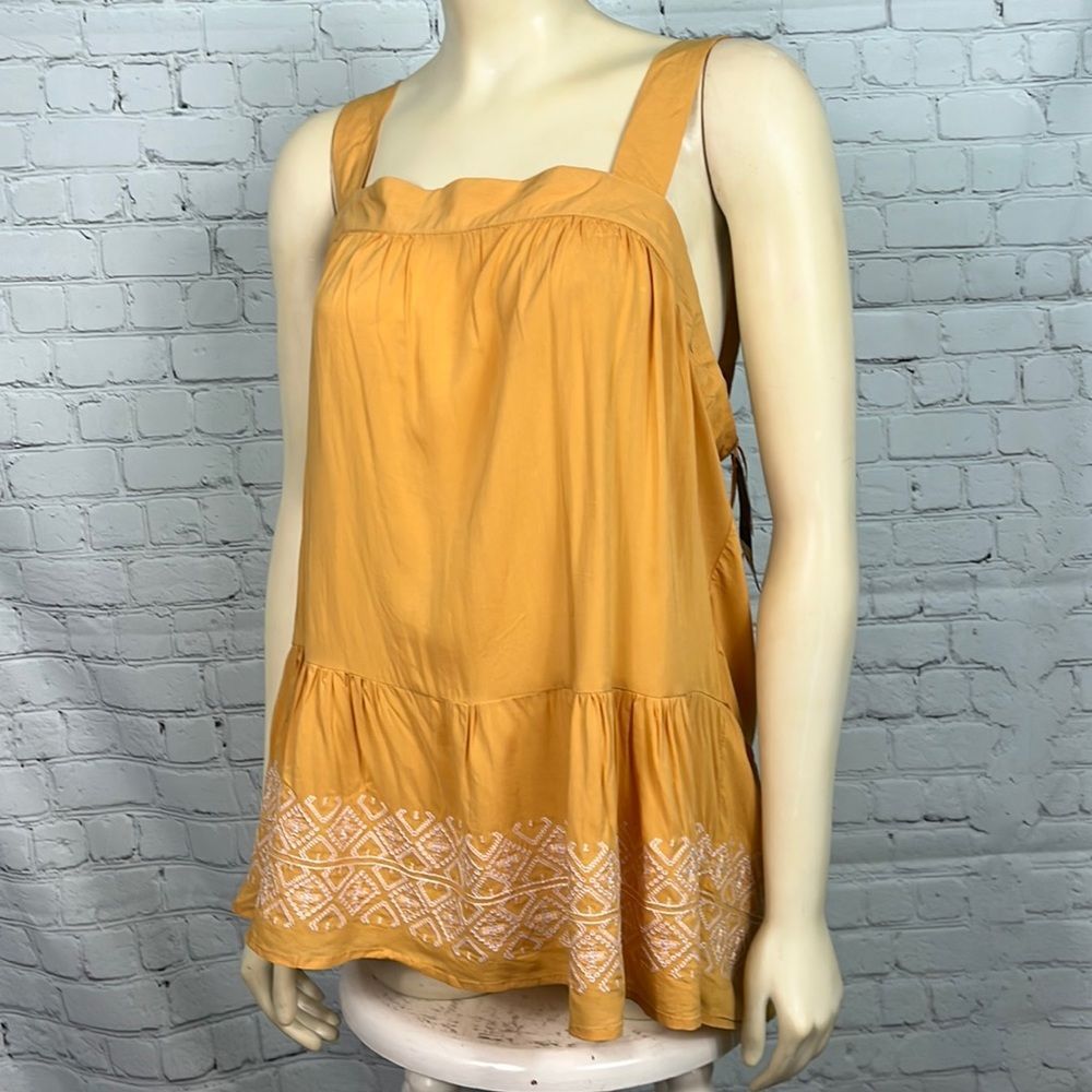 Wrangler Retro Embroidered Tie Shoulder Tank Size Medium NWT